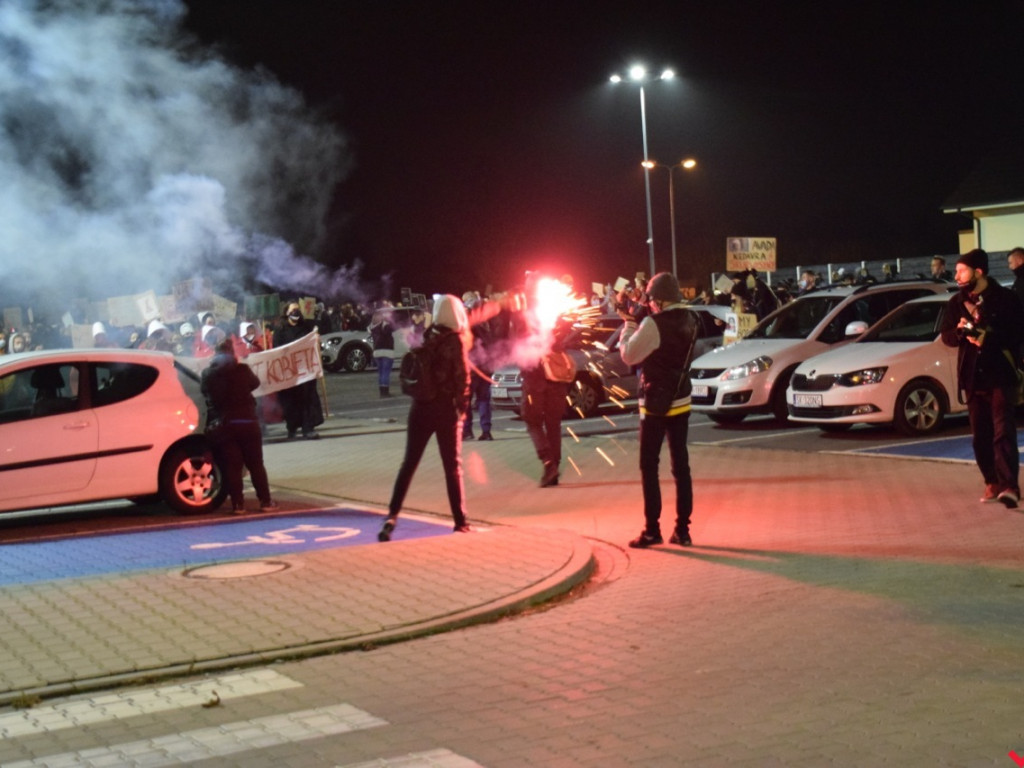 Kolejny dzień protestów ulicznych. Głośna manifestacja przeszła przez centrum Wrześni