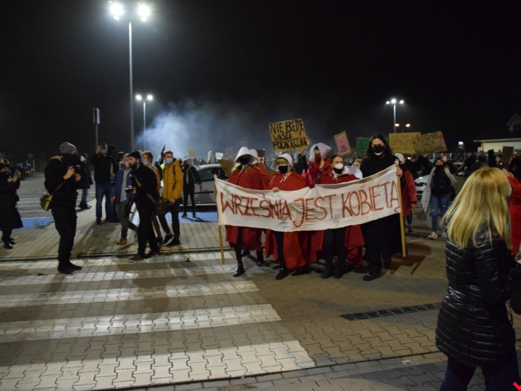 Kolejny dzień protestów ulicznych. Głośna manifestacja przeszła przez centrum Wrześni