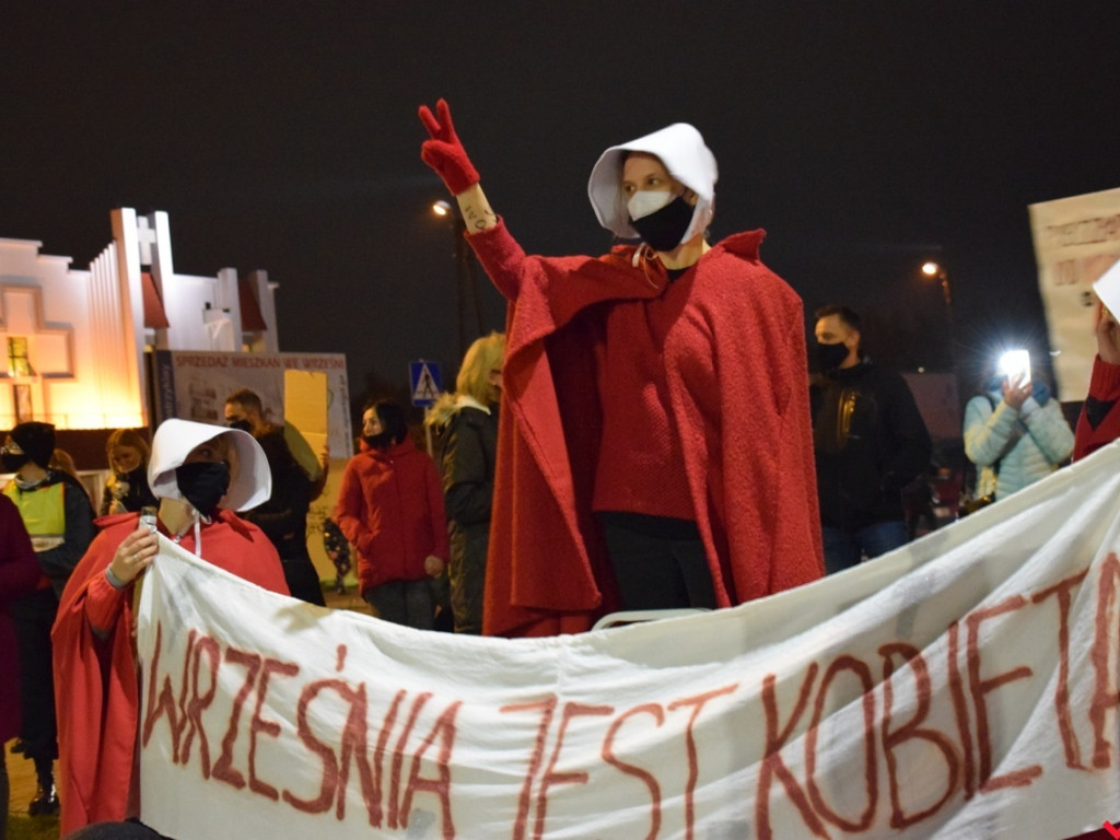 Kolejny dzień protestów ulicznych. Głośna manifestacja przeszła przez centrum Wrześni