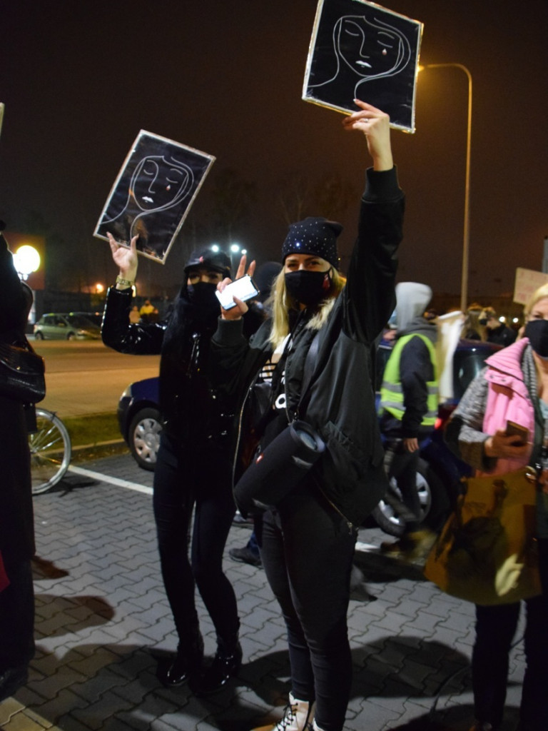 Kolejny dzień protestów ulicznych. Głośna manifestacja przeszła przez centrum Wrześni