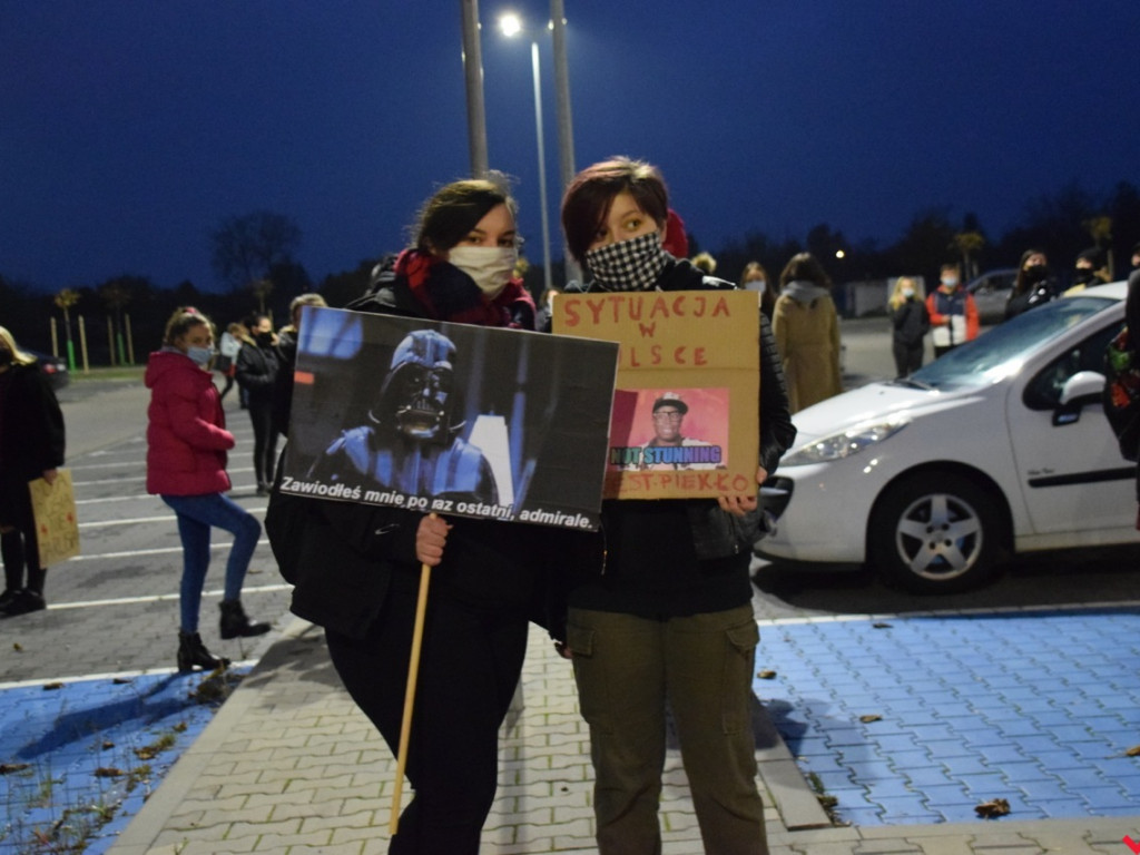 Kolejny dzień protestów ulicznych. Głośna manifestacja przeszła przez centrum Wrześni