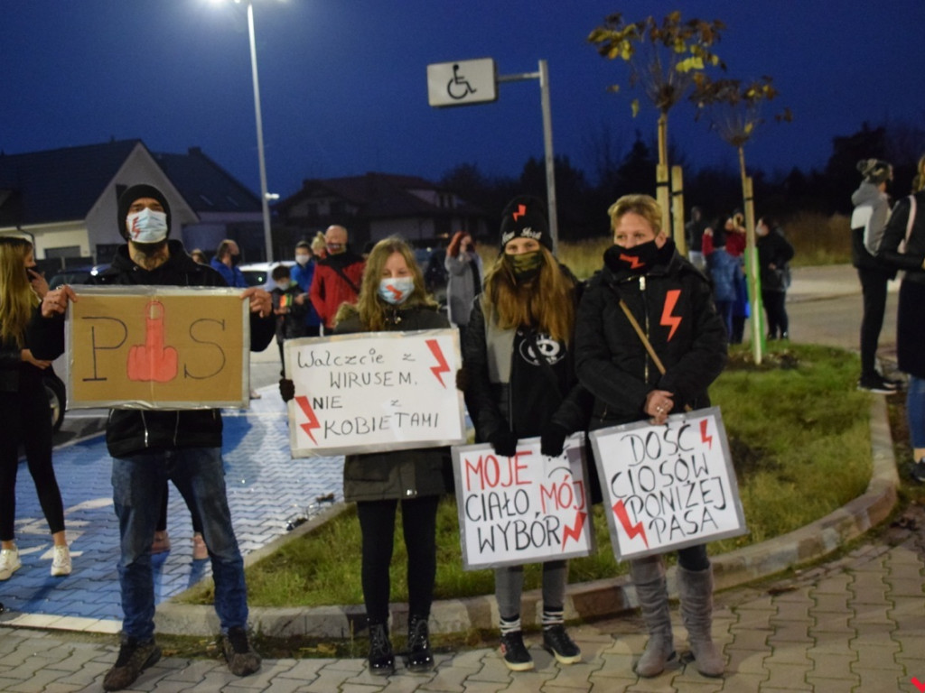 Kolejny dzień protestów ulicznych. Głośna manifestacja przeszła przez centrum Wrześni