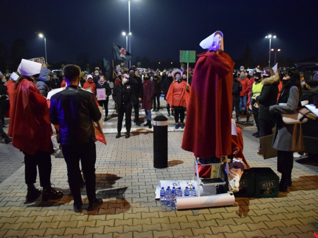 Kolejny dzień protestów ulicznych. Głośna manifestacja przeszła przez centrum Wrześni
