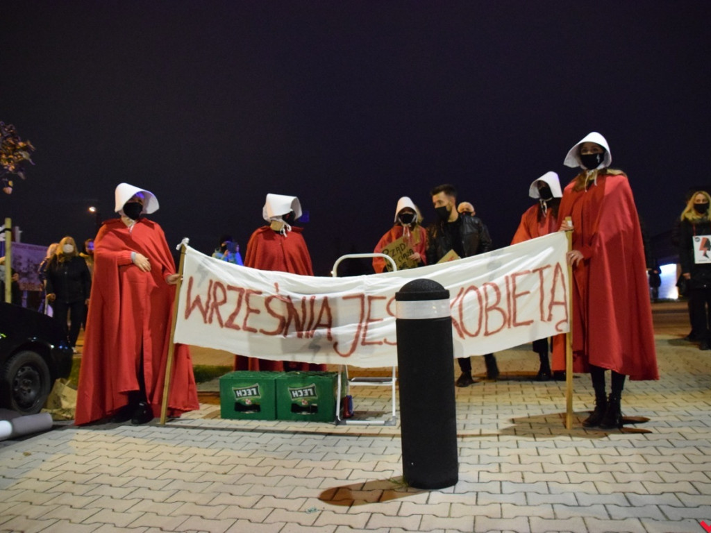 Kolejny dzień protestów ulicznych. Głośna manifestacja przeszła przez centrum Wrześni