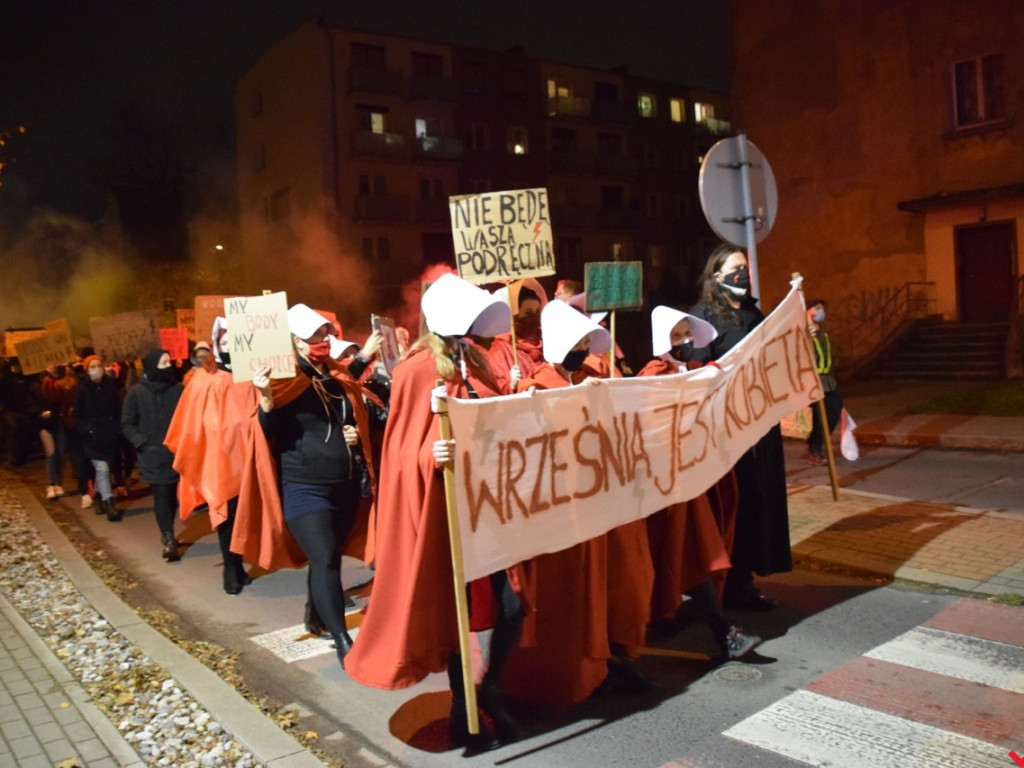 Kolejny dzień protestów ulicznych. Głośna manifestacja przeszła przez centrum Wrześni