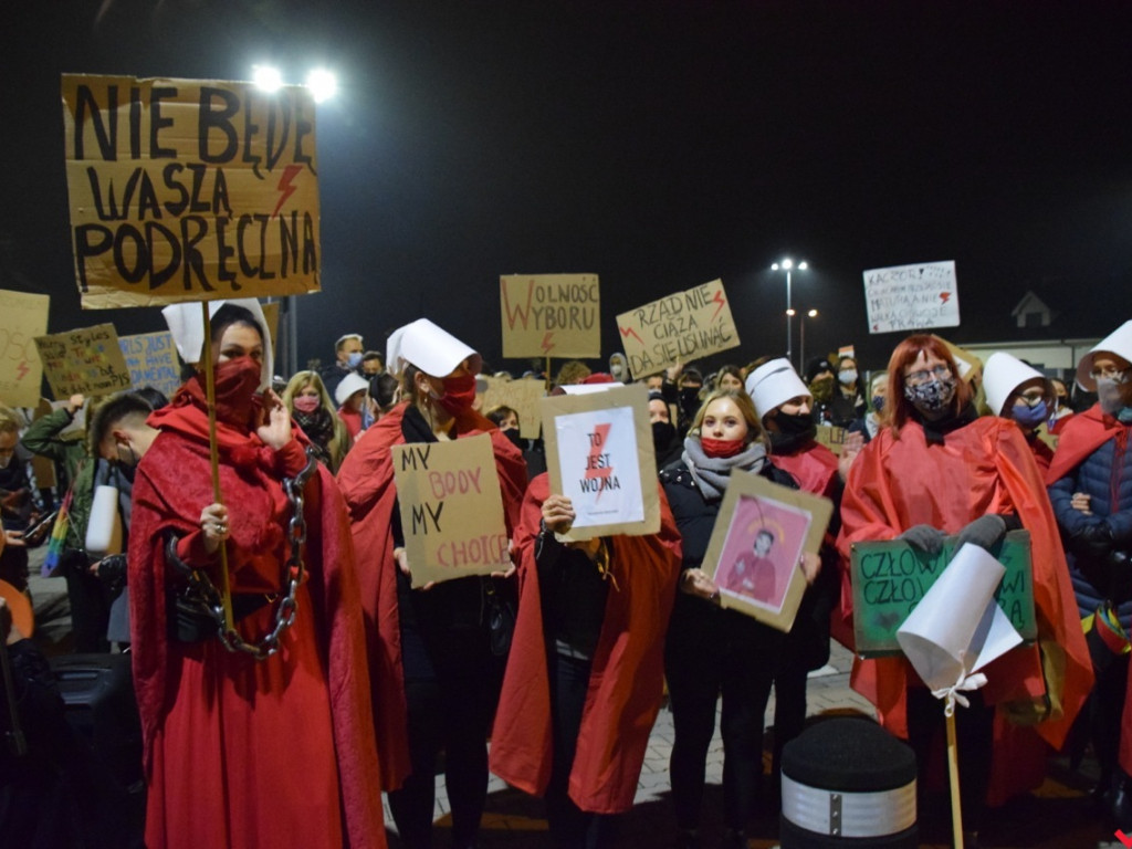 Kolejny dzień protestów ulicznych. Głośna manifestacja przeszła przez centrum Wrześni