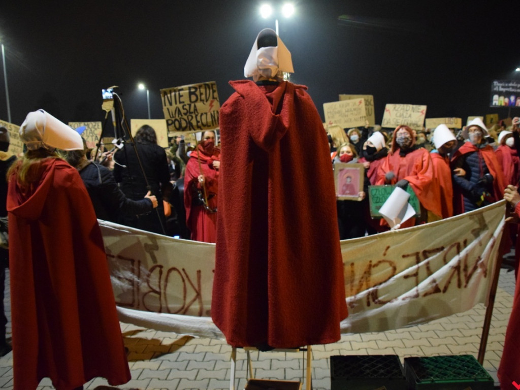 Kolejny dzień protestów ulicznych. Głośna manifestacja przeszła przez centrum Wrześni