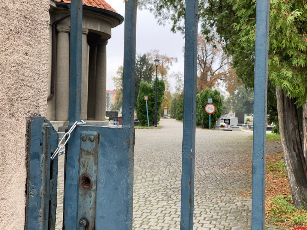 Czy cmentarze faktycznie są nieczynne? Objechaliśmy powiat, żeby to sprawdzić