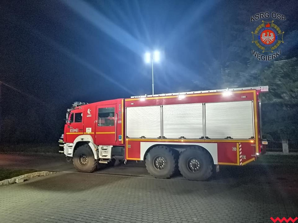 Paliła się sadza w kominie. Strażacy pospieszyli na pomoc domownikom