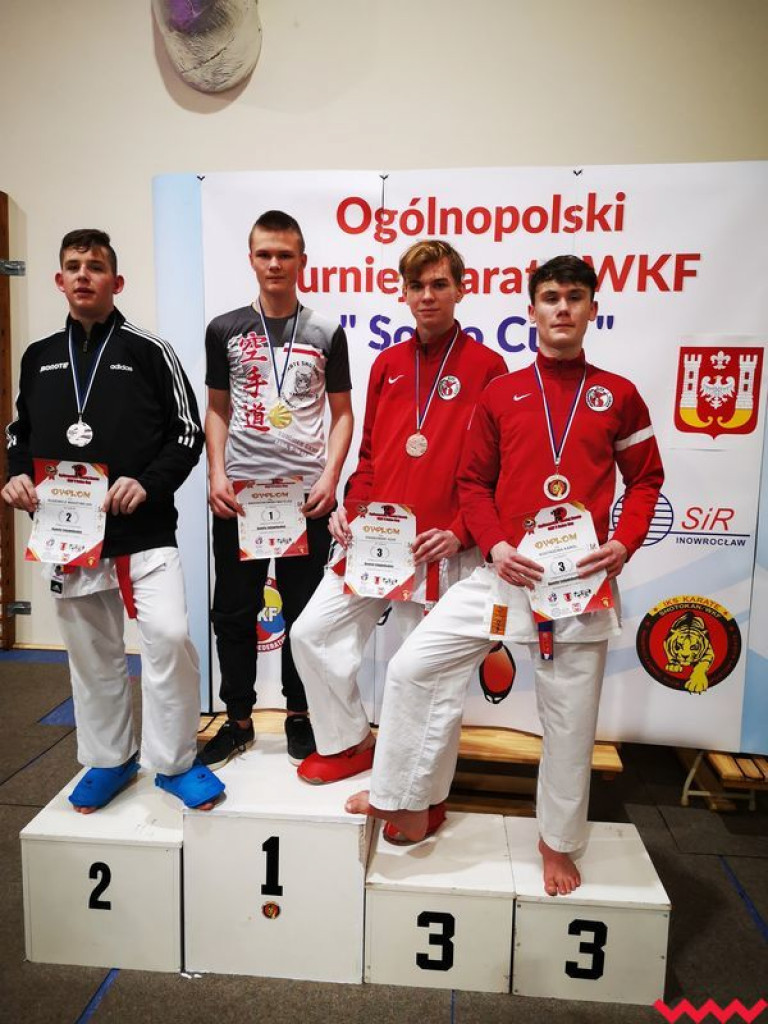 Medale zawodników Wrzesińskiego Klubu Karate na koniec sezonu