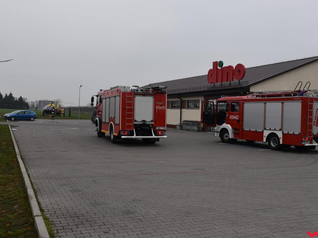Śmigłowiec LPR wezwany do mężczyzny, który zasłabł w Dino w Pyzdrach
