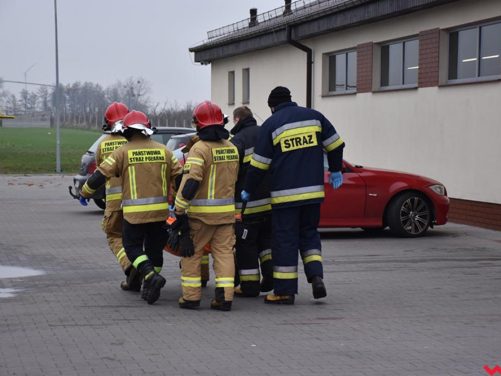 Śmigłowiec LPR wezwany do mężczyzny, który zasłabł w Dino w Pyzdrach