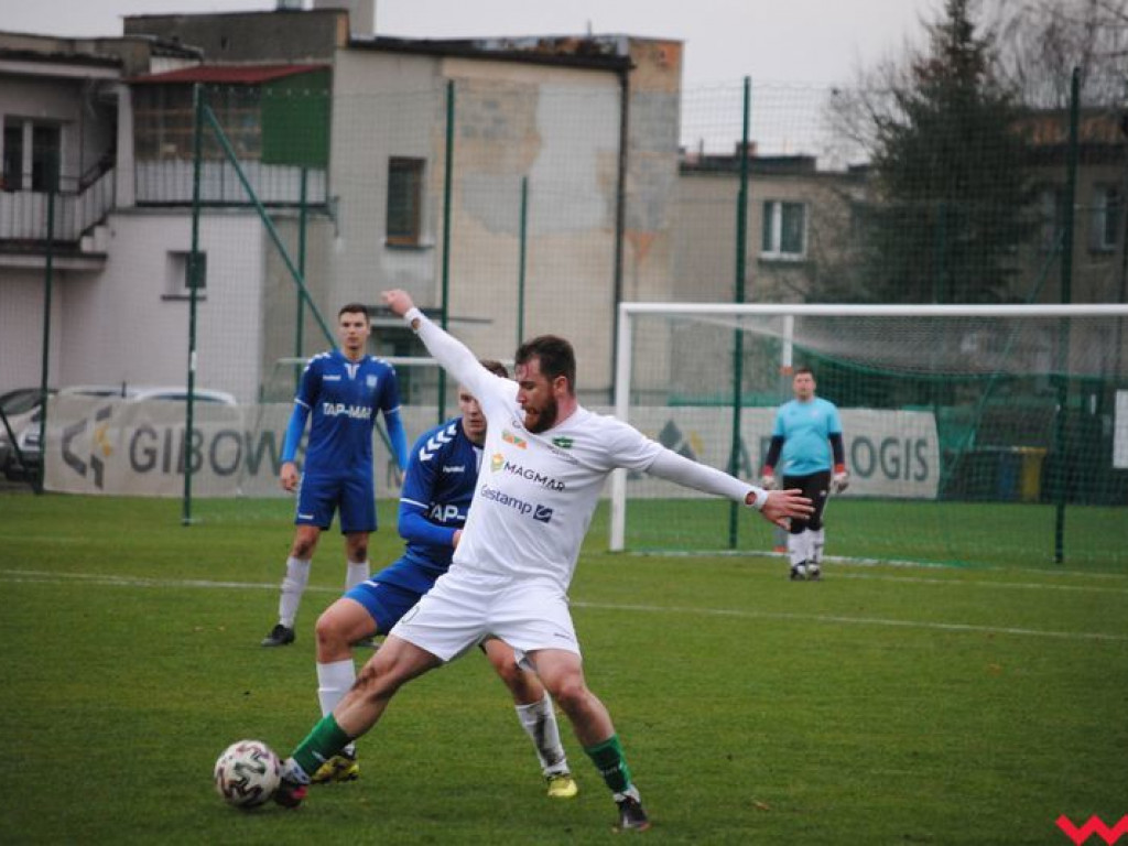 Victoria nie wykorzystuje potknięcia głównego rywala