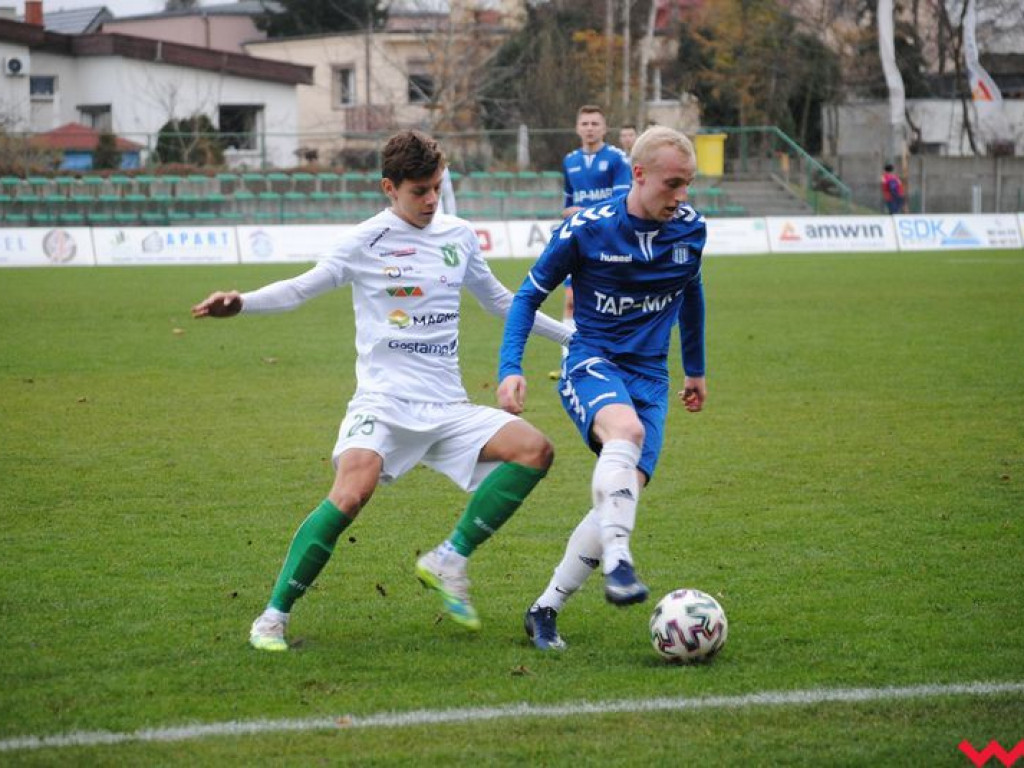 Victoria nie wykorzystuje potknięcia głównego rywala