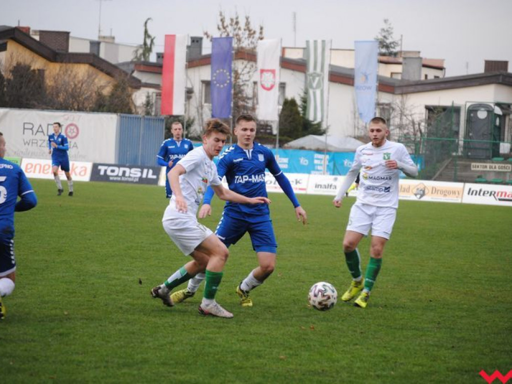 Victoria nie wykorzystuje potknięcia głównego rywala