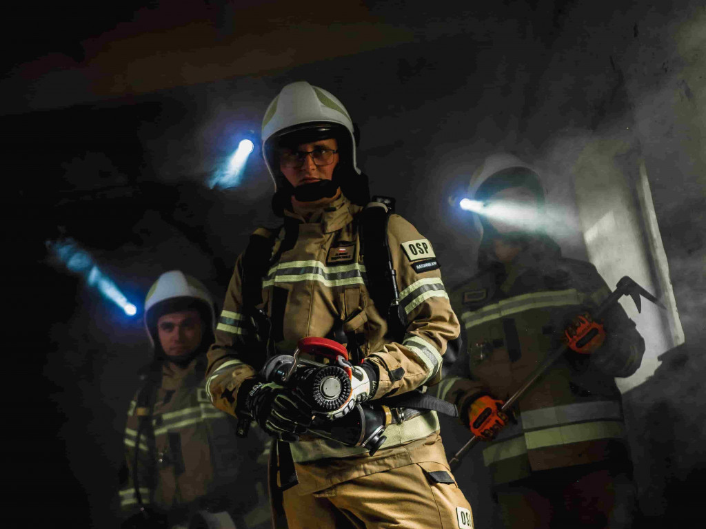  Druhowie z OSP Miłosław przed obiektywem. Męska sesja do kalendarza