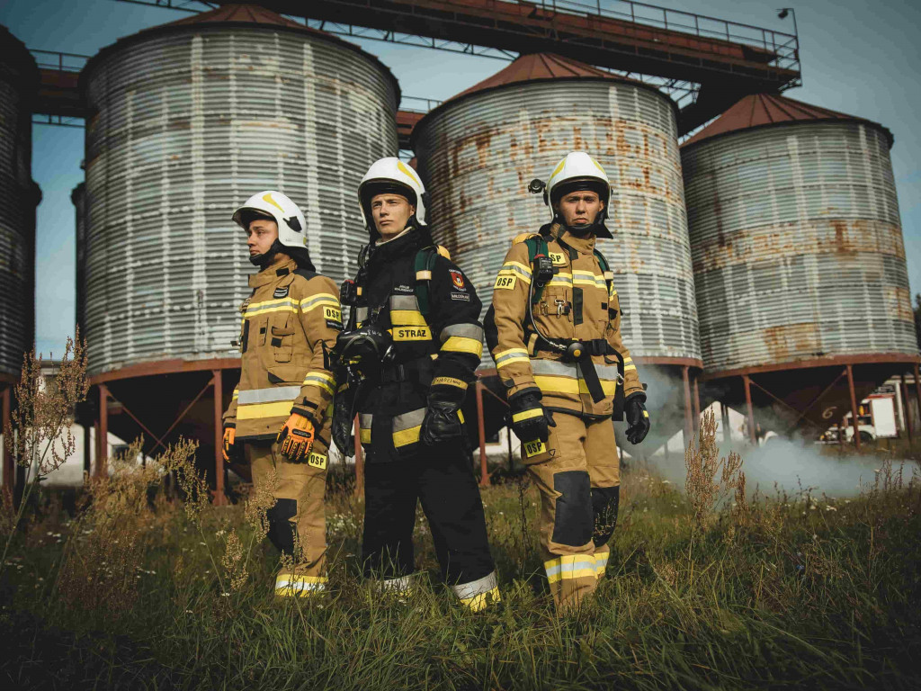  Druhowie z OSP Miłosław przed obiektywem. Męska sesja do kalendarza