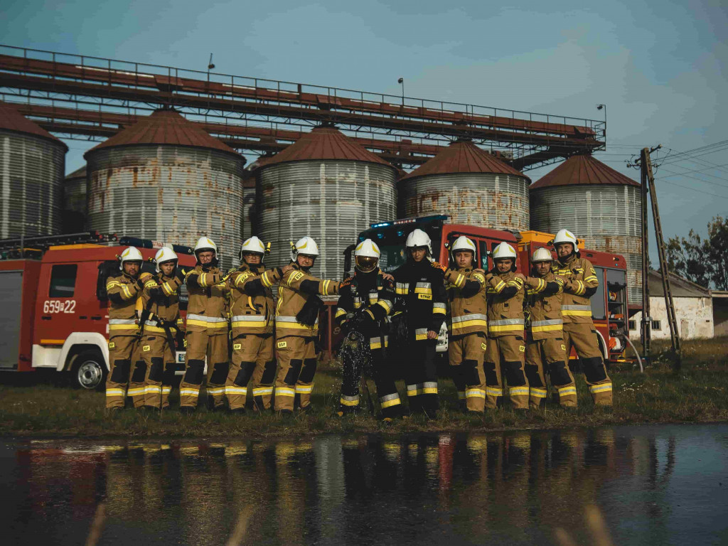  Druhowie z OSP Miłosław przed obiektywem. Męska sesja do kalendarza