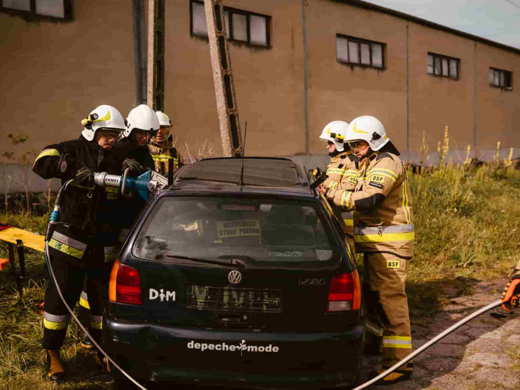  Druhowie z OSP Miłosław przed obiektywem. Męska sesja do kalendarza