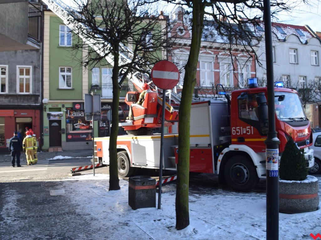 Akcja strażaków w centrum Wrześni. Paliła się sadza w kominie