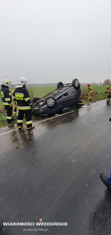Zbyt szybka jazda zakończyła się dachowaniem