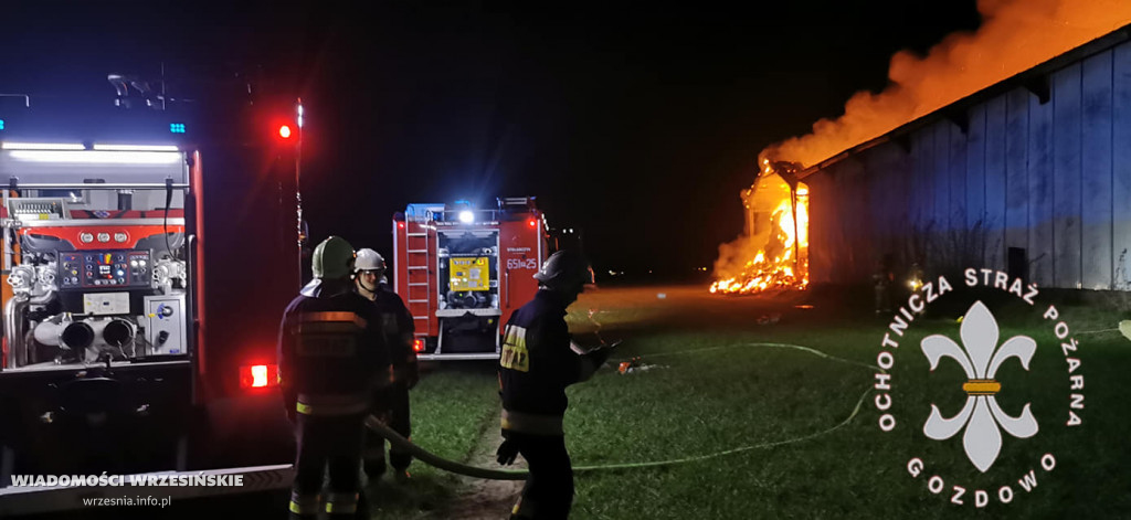 Płonęły stogi, wiata i magazyn. Zobacz zdjęcia