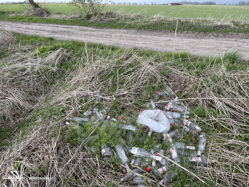 Bardzka droga usłana śmieciami