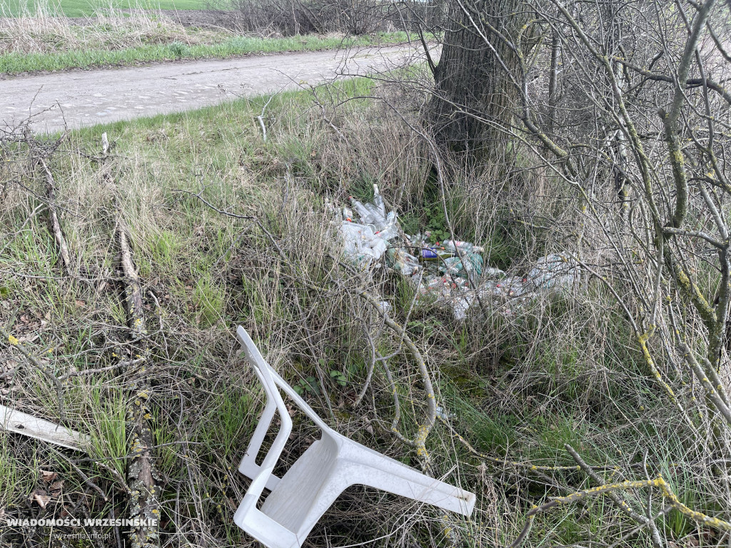Bardzka droga usłana śmieciami