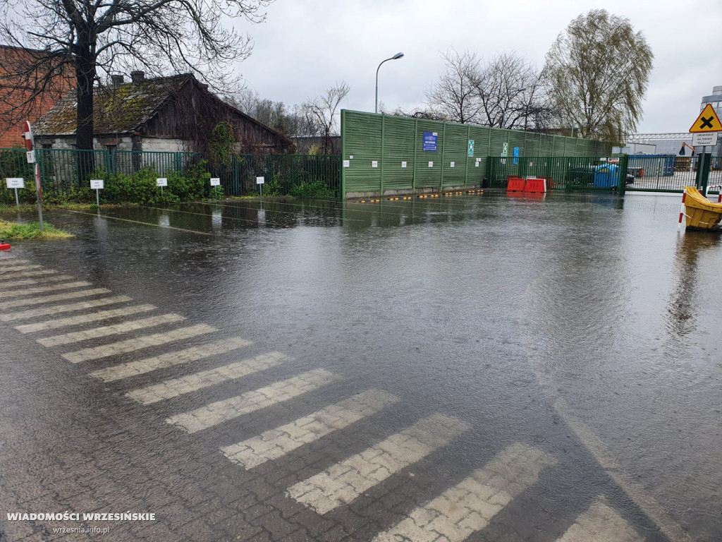 Walczą ze skutkami opadów w Orzechowie