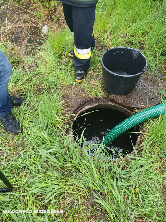Walczą ze skutkami opadów w Orzechowie