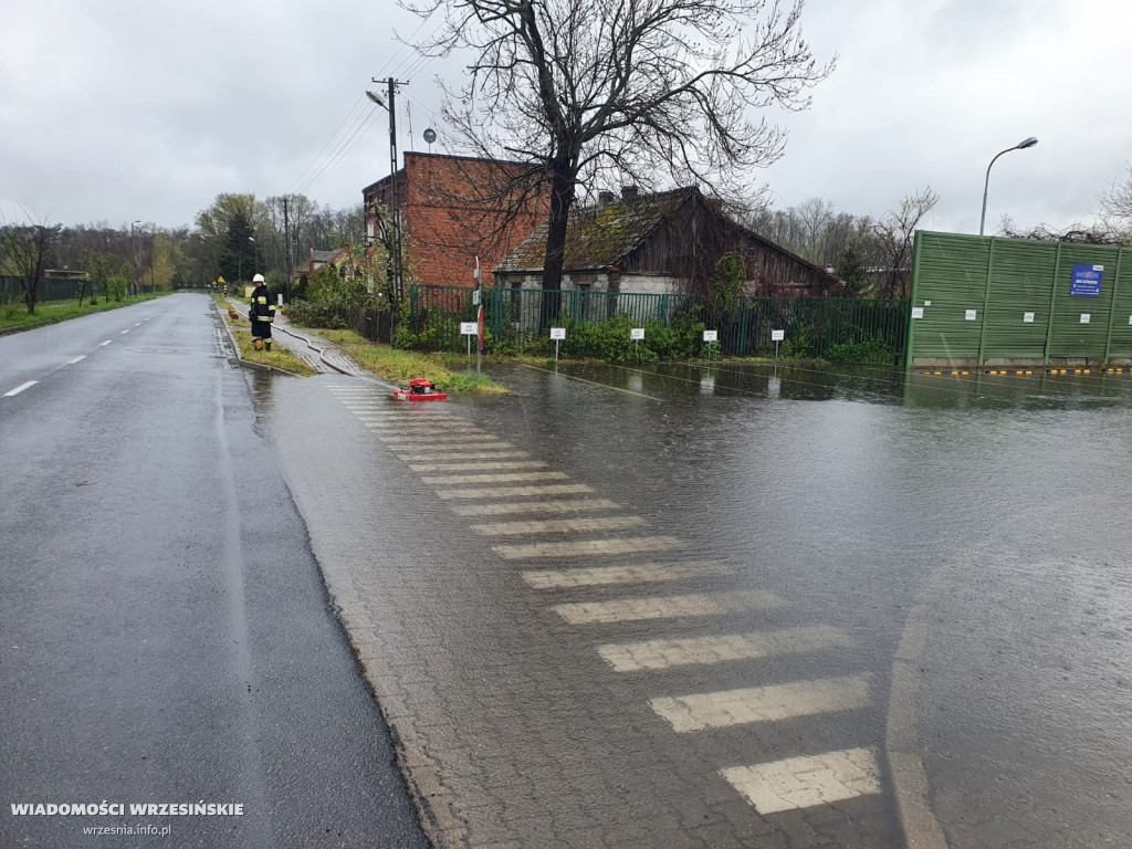 Walczą ze skutkami opadów w Orzechowie