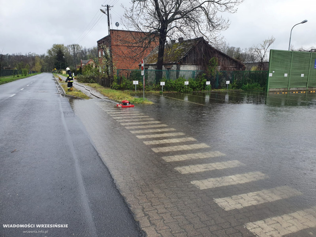 Walczą ze skutkami opadów w Orzechowie