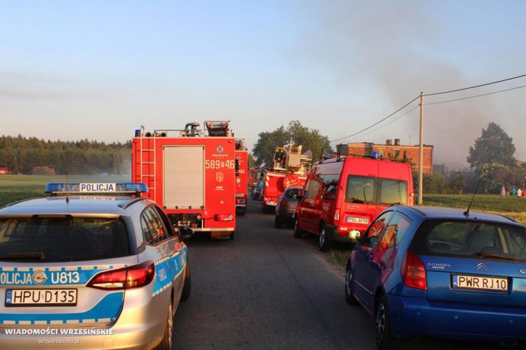 Strażacy walczyli z pożarem w Młodziejewicach