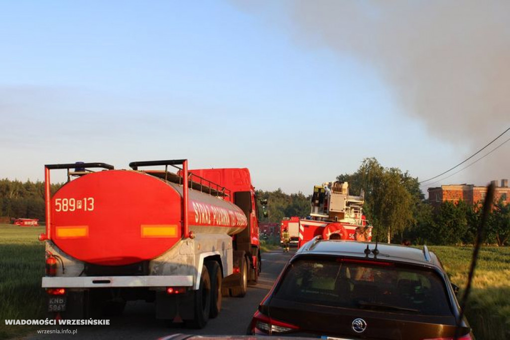 Strażacy walczyli z pożarem w Młodziejewicach