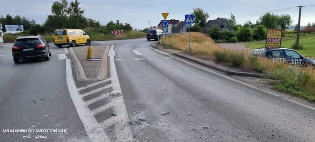 Ładunek spadł z naczepy. Są utrudnienia w ruchu