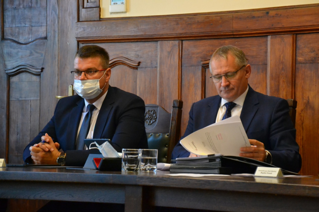 Burmistrz Kałużny z absolutorium za budżet 2020