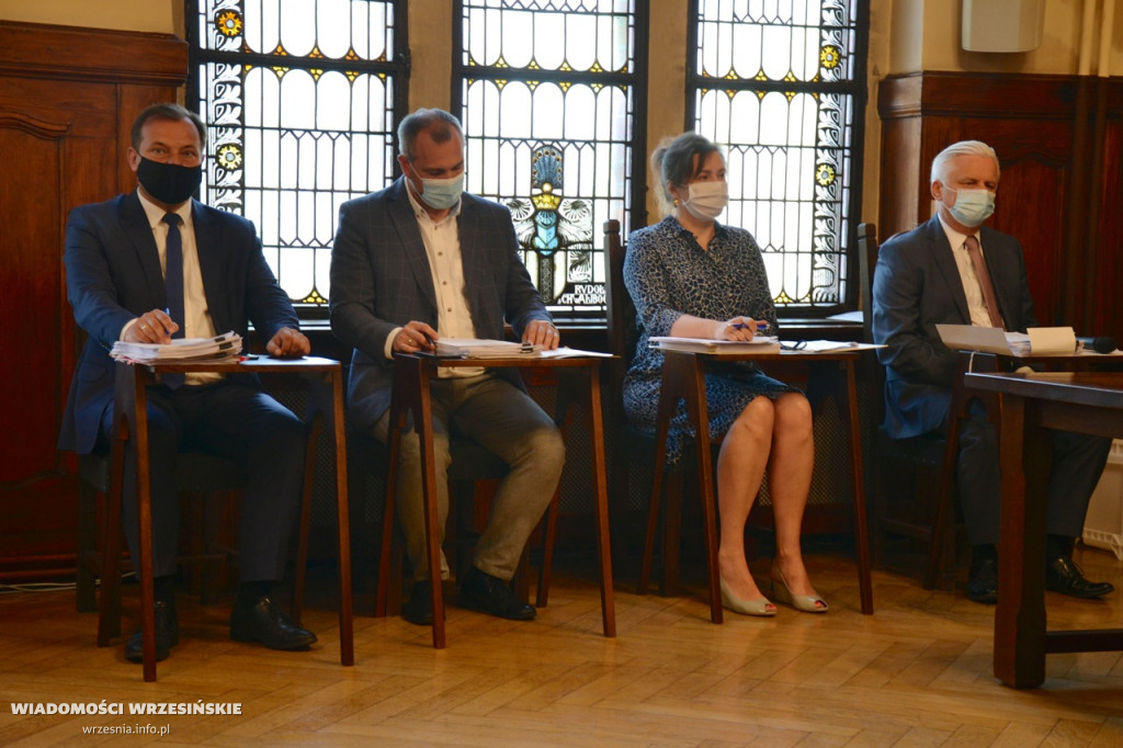 Burmistrz Kałużny z absolutorium za budżet 2020