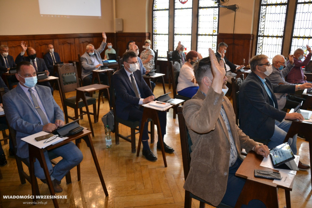 Burmistrz Kałużny z absolutorium za budżet 2020