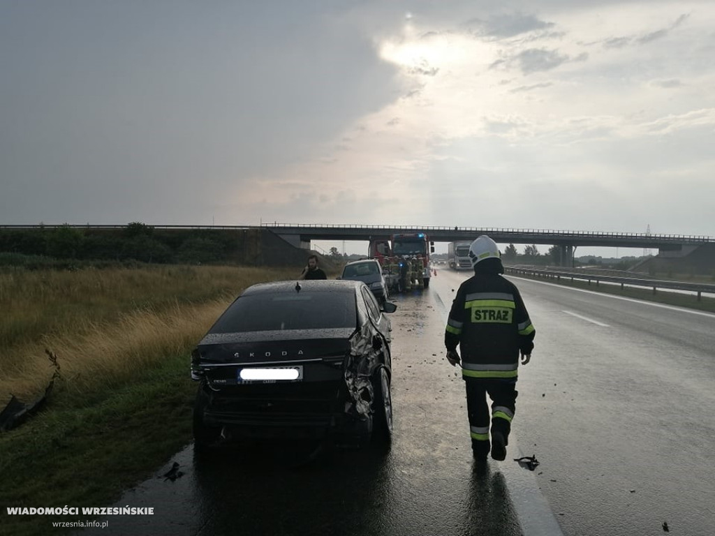 Zderzenie trzech samochodów na autostradzie A2