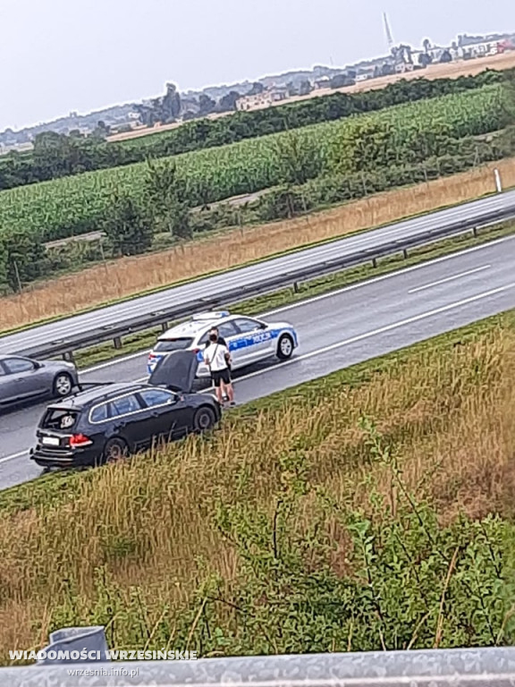 Zderzenie trzech samochodów na autostradzie A2