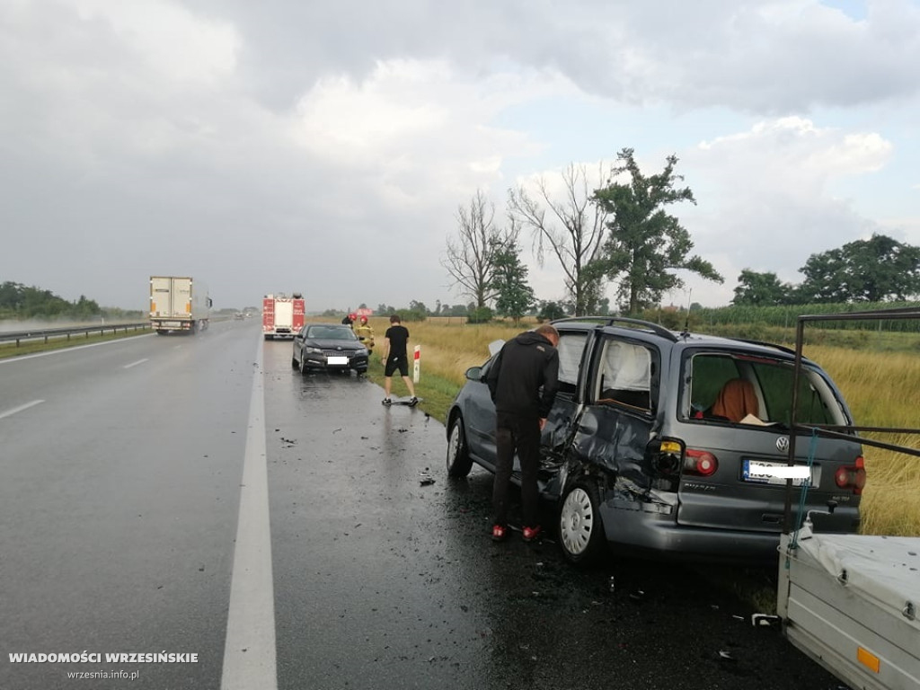 Zderzenie trzech samochodów na autostradzie A2