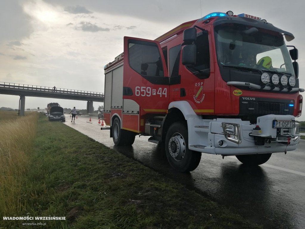 Zderzenie trzech samochodów na autostradzie A2