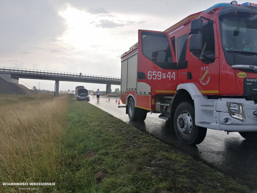 Zderzenie trzech samochodów na autostradzie A2