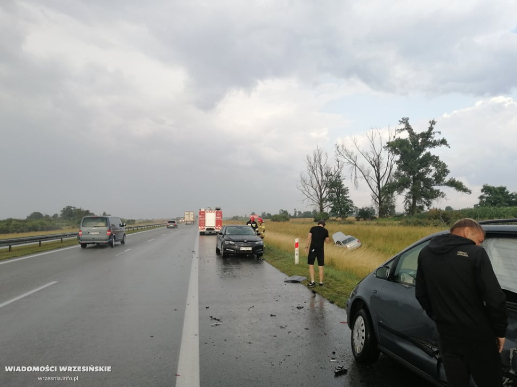 Zderzenie trzech samochodów na autostradzie A2