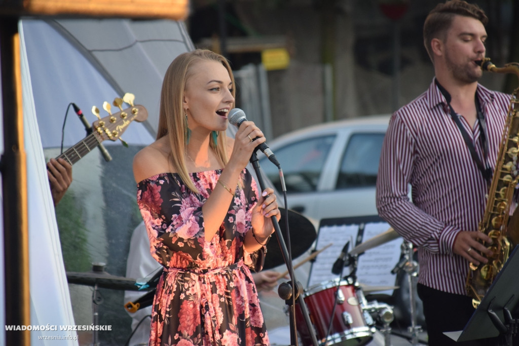 Koncert Izabeli Zalewskiej na wrzesińskim rynku