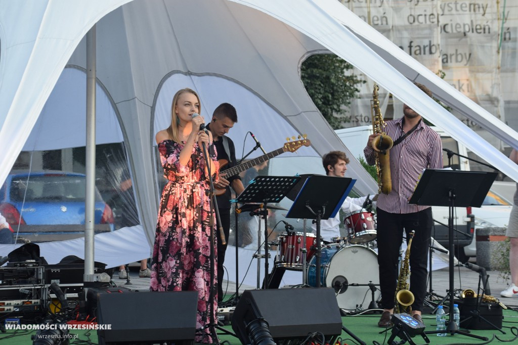 Koncert Izabeli Zalewskiej na wrzesińskim rynku