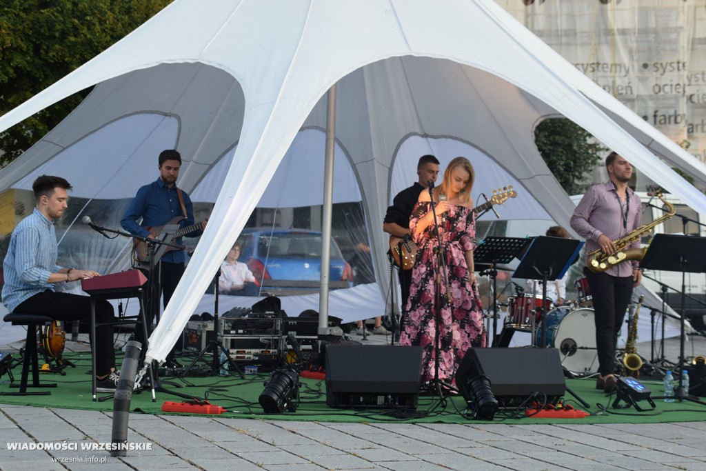 Koncert Izabeli Zalewskiej na wrzesińskim rynku