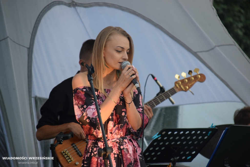 Koncert Izabeli Zalewskiej na wrzesińskim rynku