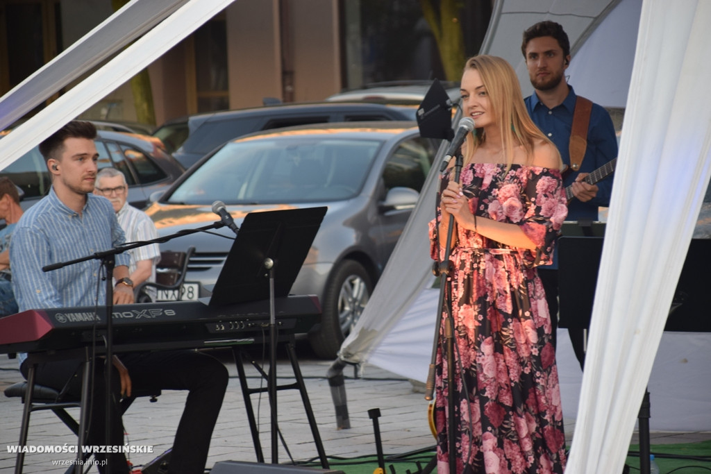 Koncert Izabeli Zalewskiej na wrzesińskim rynku