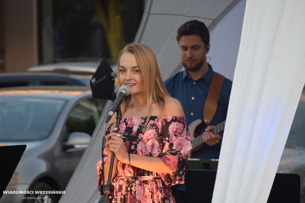 Koncert Izabeli Zalewskiej na wrzesińskim rynku